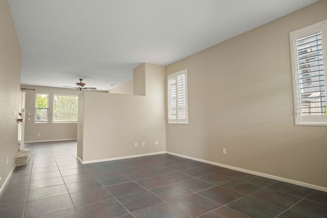 Building Photo - Beautiful 3 Bedroom in Eastlake Vistas