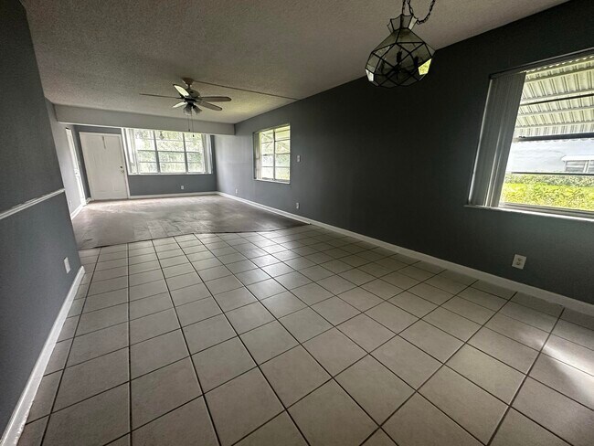 Foto del edificio - 2940 SW 22nd Ave