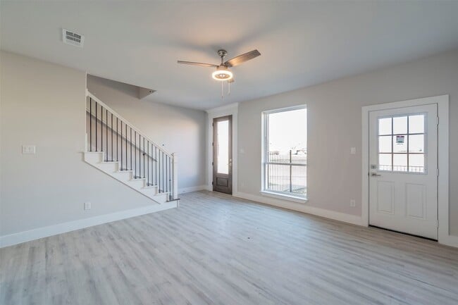 Photo - 1611 Mignon Dr House