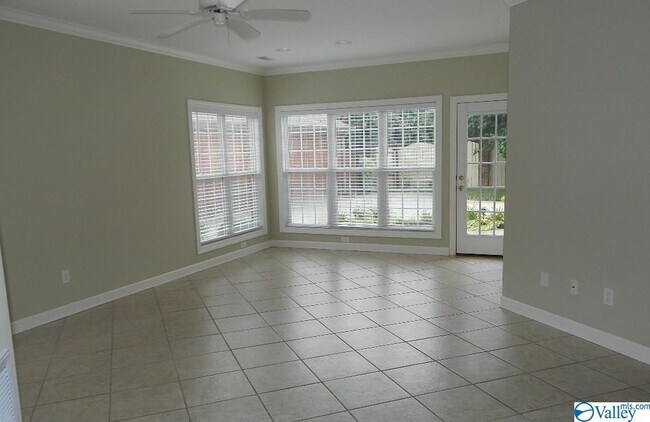 Foto del edificio - 3112 Waterman Dr SE