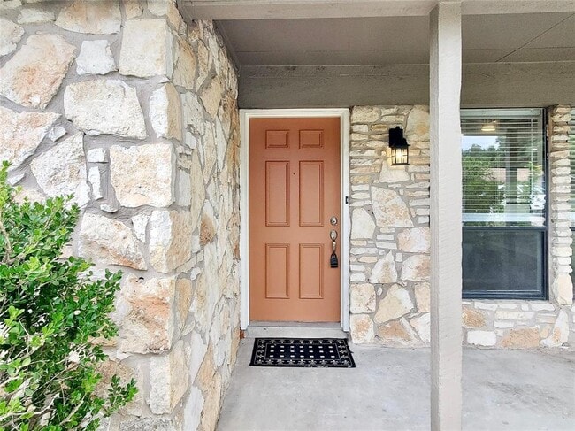 Building Photo - 9512 Meadowheath Dr