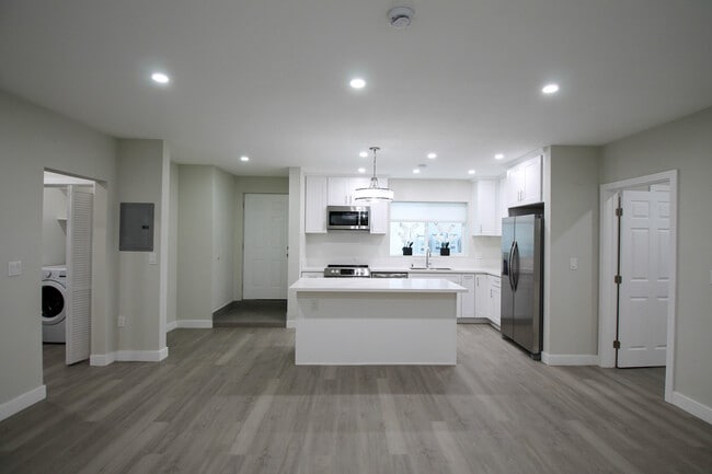 Building Photo - 1575 Manning Ave