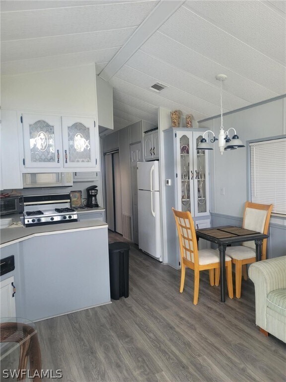 Building Photo - 15175 Stringfellow Rd