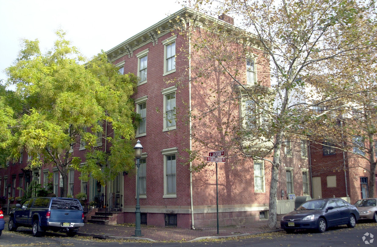 Foto del edificio - 28 Greenwood Ave