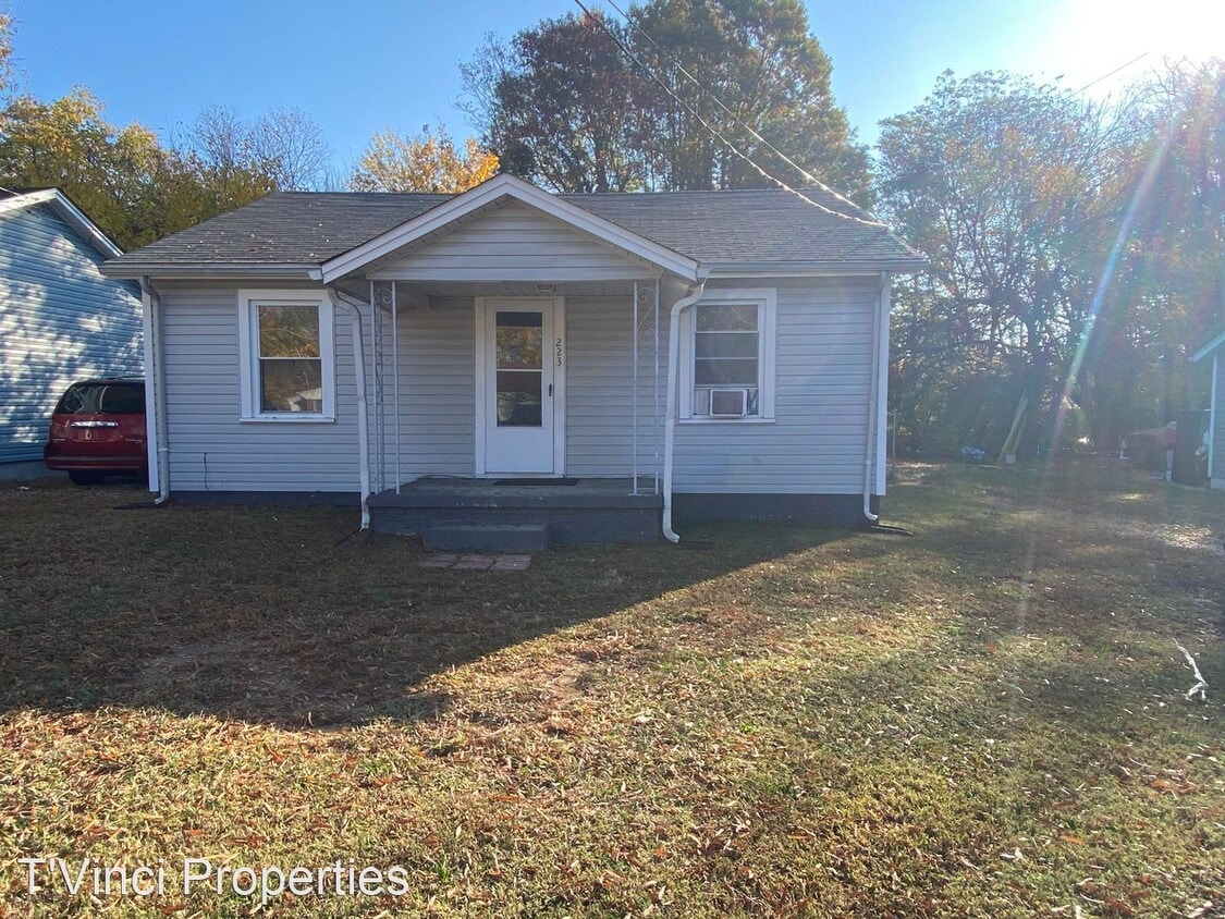 2 br, 1 bath House 223 Woodbury Street House Rental in High Point