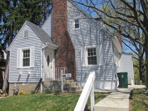 Building Photo - 2858 Losantiville Ave