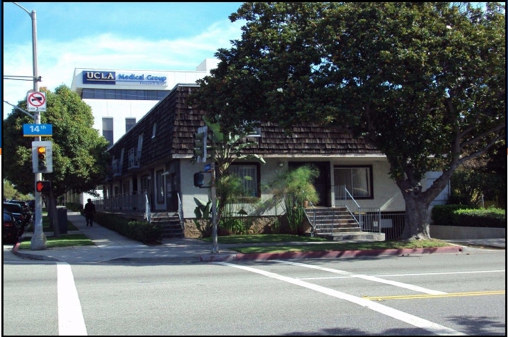 Building Photo - 1402 Arizona Ave.