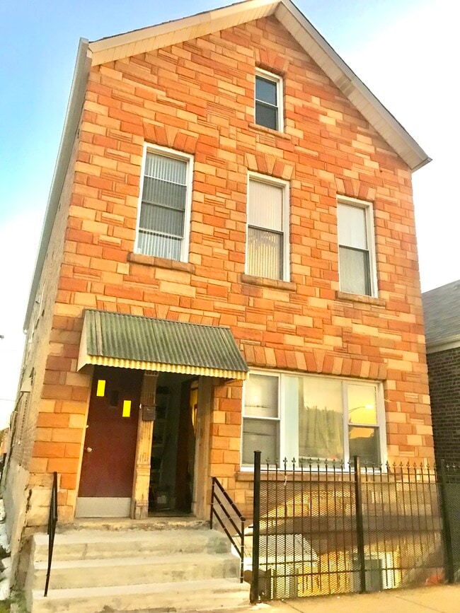 Building Photo - 1315 W 31st St