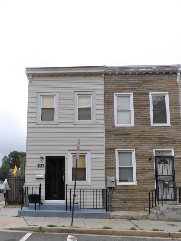 Primary Photo - 653 20th St NE
