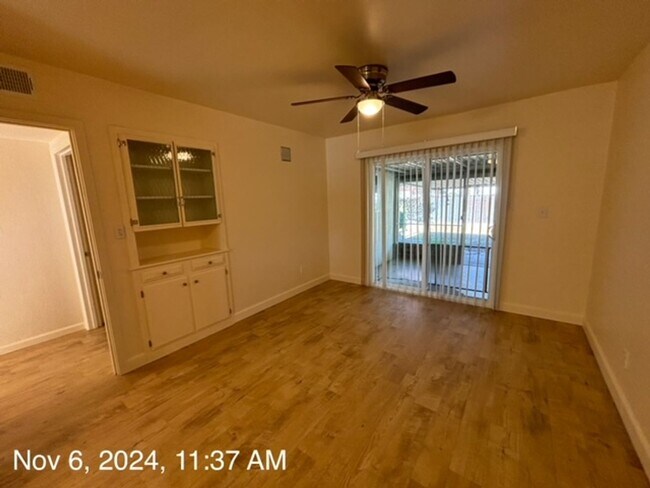 Foto del edificio - Fresh Paint and New Flooring