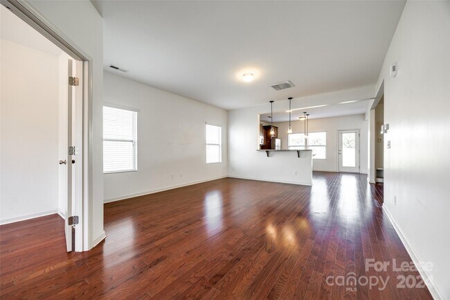 Building Photo - 826 Summerlake Dr