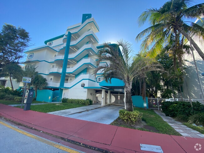 Building Photo - 9156 Collins Ave