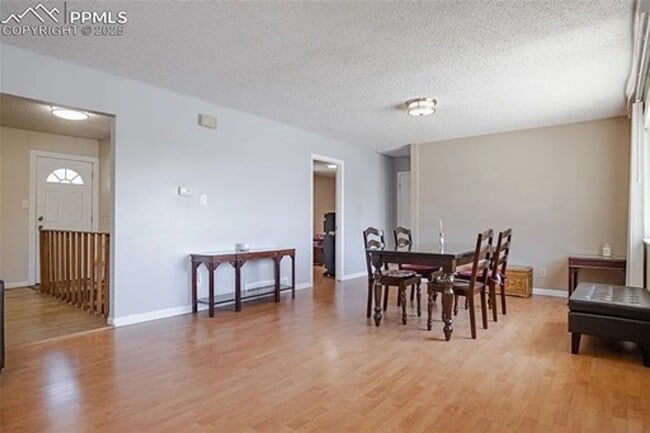 Building Photo - Charming 3 Bedroom in West Colorado Springs
