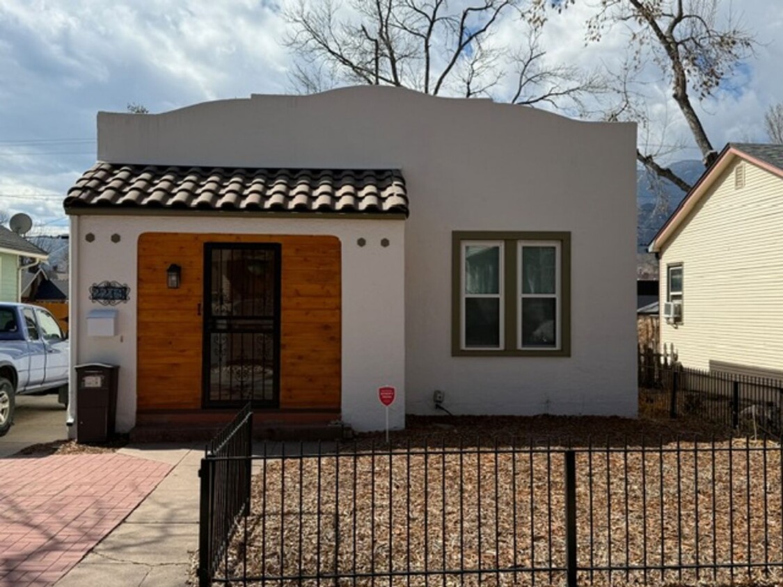 Foto principal - Gorgeous 2 Bedroom in Old Colorado City