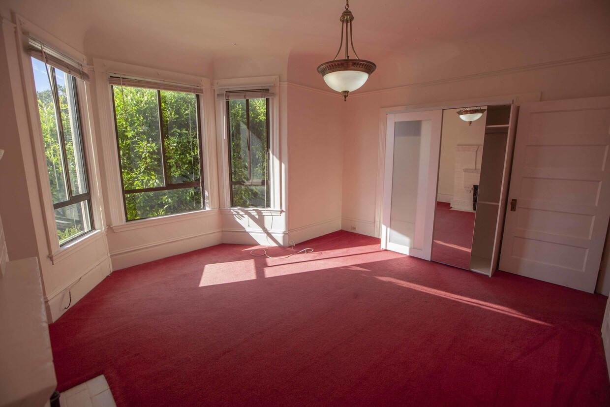 Primary Photo - 2046 Hyde St