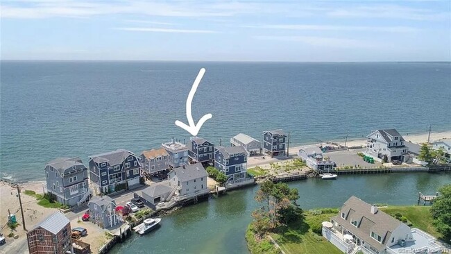 Foto del edificio - 2155 Fairfield Beach Rd