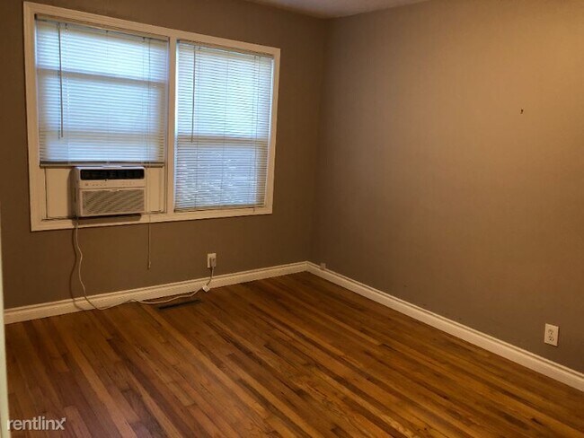 Foto del edificio - 2 br, 1 bath Townhome - 649 W Powell Blvd