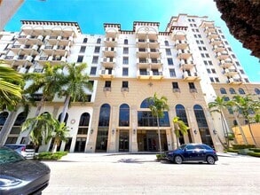 Building Photo - 1805 Ponce de Leon
