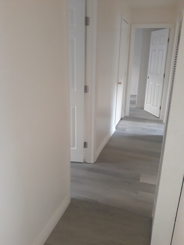Main hallway - 7308 Exeter St