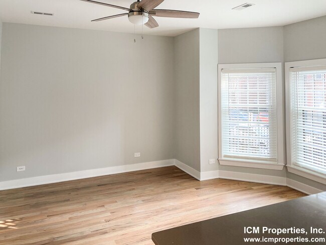 Foto del edificio - 354 W Dickens Ave