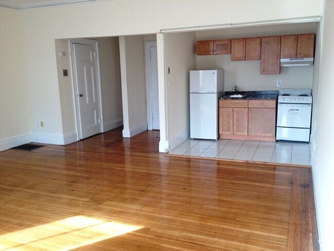 Building Photo - 509 Beacon St