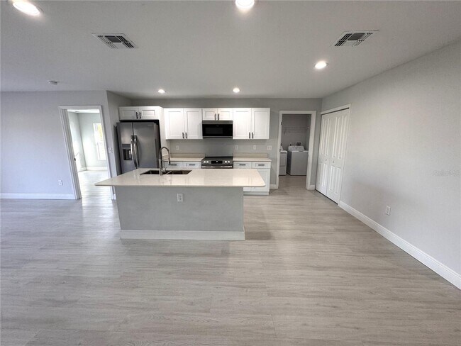 Building Photo - 4100 Mendoza Ave