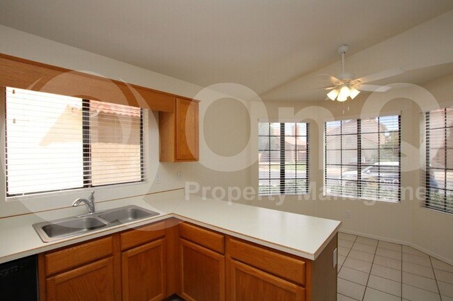 Building Photo - 4520 E Wildwood Dr