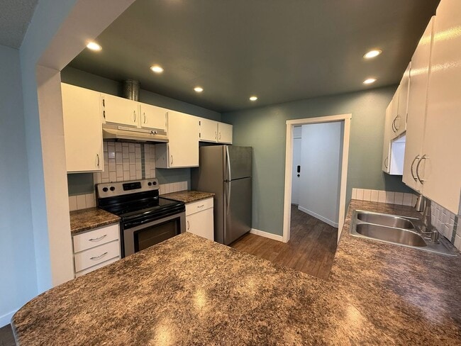 Building Photo - 2 Bedroom 2 Bathroom Plus Amenities!