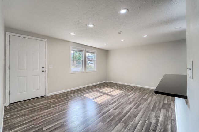 Foto del edificio - Three Bedrooms just west of Denver.