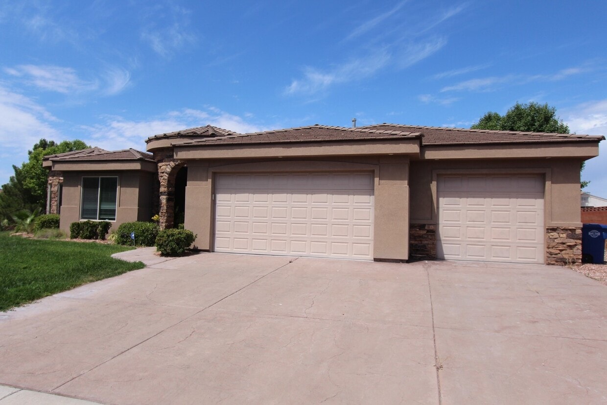 Primary Photo - Spacious 3-Bed, 2-Bath Home with Open Floo...
