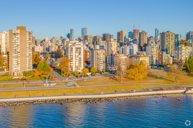 Photo du bâtiment - Sun & Surf Apartments