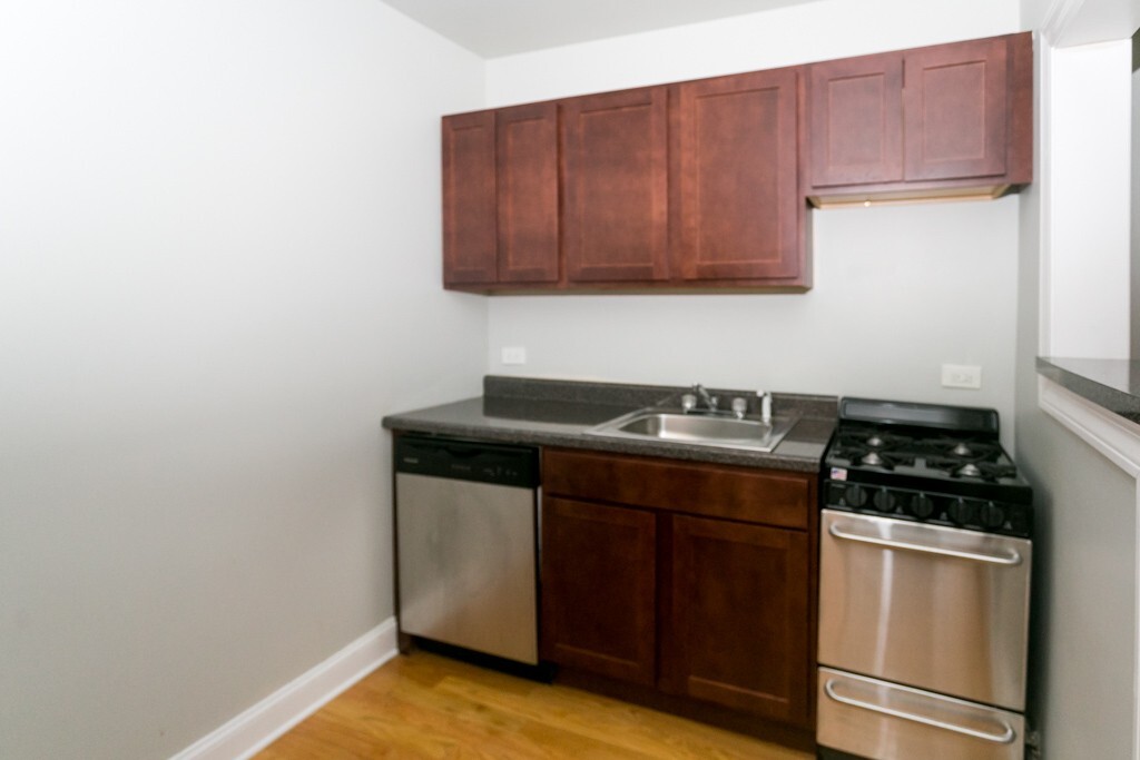 Primary Photo - 1350 N Dearborn St