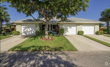 The Lakes at the Savannahs Pet Friendly Apartments for Rent - Fort