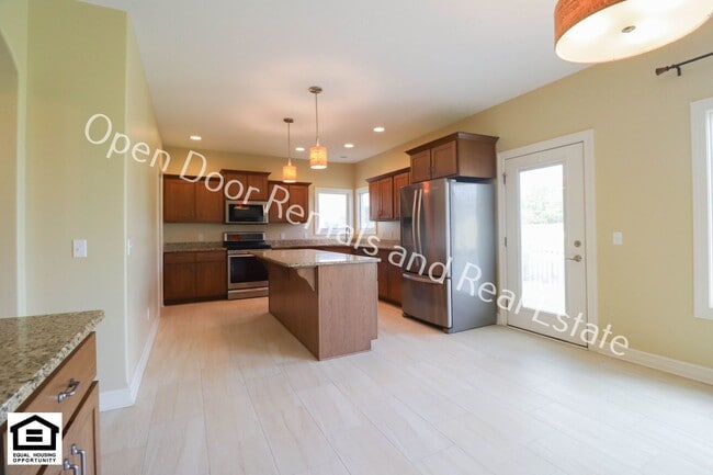 Building Photo - Coming soon! 50% off first months rent** W...