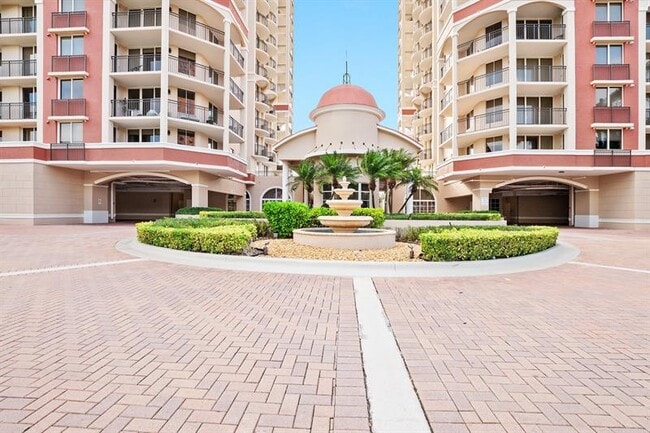 Building Photo - 2011 N Ocean Blvd