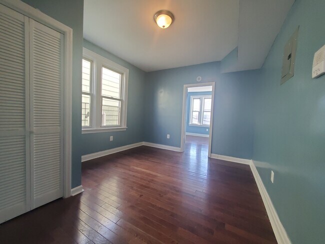 Building Photo - 154 Terhune Ave