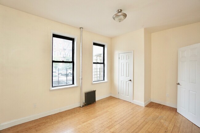 Building Photo - 24 St Nicholas Pl