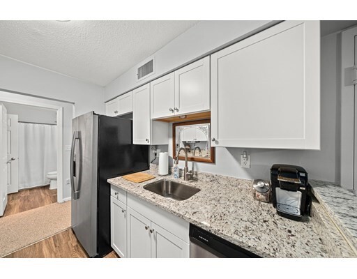 Foto del edificio - 20 Beal's Cove Rd