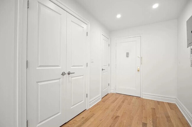 Foto del edificio - 97-25 64th Ave