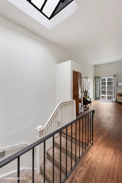 Foto del edificio - 1528 N La Salle Dr