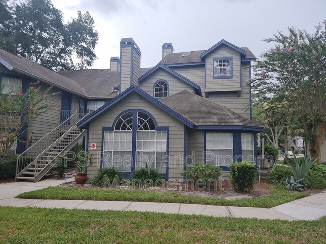 Foto del edificio - 956 Forest Ridge Ct