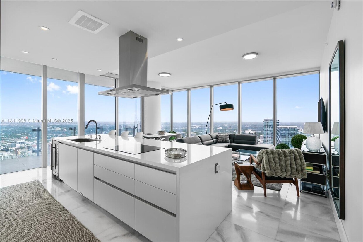 Foto principal - 700 NE 26th Terrace