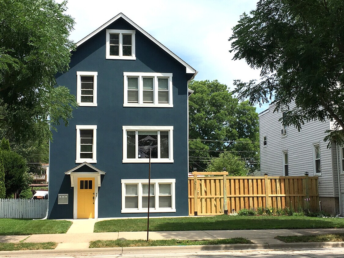 Exterior - 1011 Dodge Ave