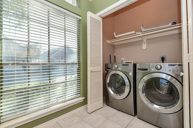 Building Photo - 4202 Creek Hollow Ln