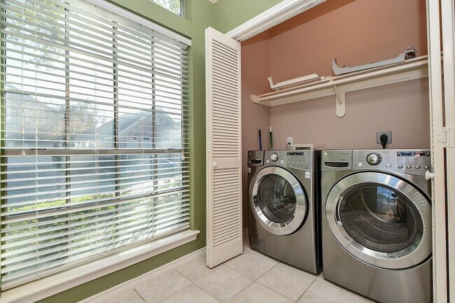 Foto del edificio - 4202 Creek Hollow Ln