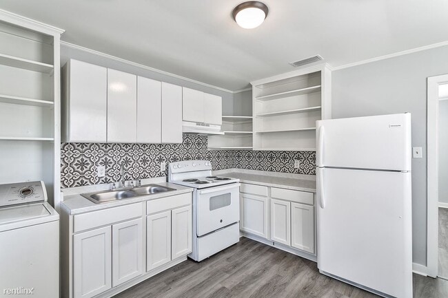 Building Photo - 2 br, 1 bath House - 424 Creek Circle Driv...