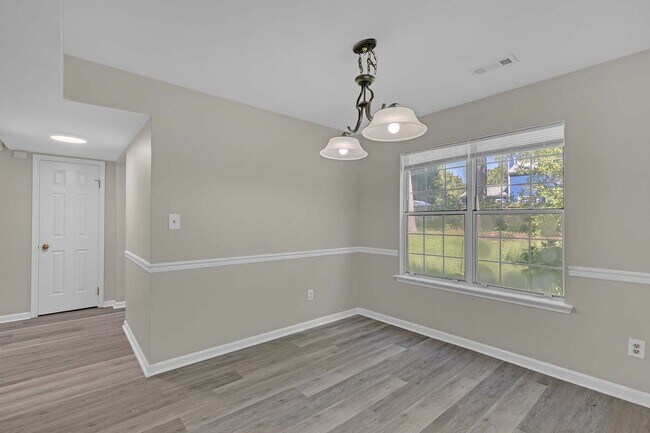 Foto del edificio - Call Sabrina Thomas Office at 757-767-0767...