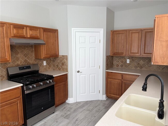 Foto del edificio - 9103 Harbor Wind Ave