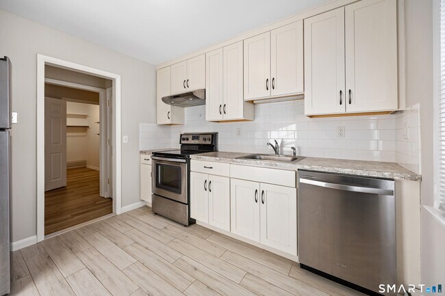 Foto del edificio - 63 Creamery Rd