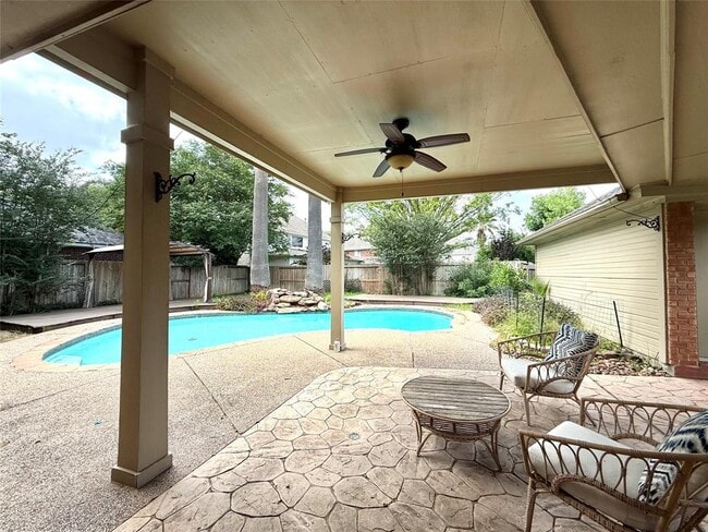 Building Photo - 626 Clarenda Falls Dr